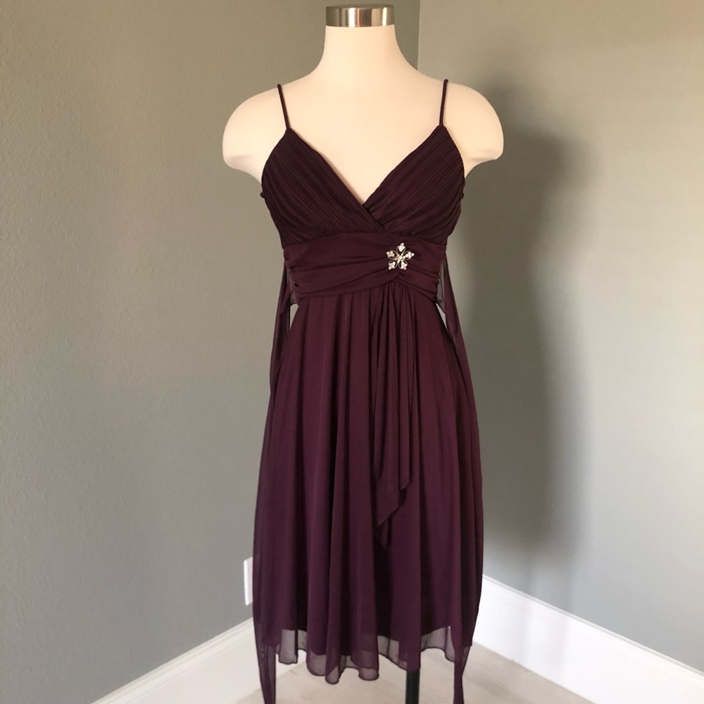 More pics Empire Waist V-Neck Belted Chiffon Jeweled Brooch Dress